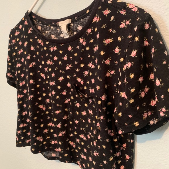 FOREVER 21 | Crop Floral Tee | YL (Worn as XS/S) - Picture 3 of 3